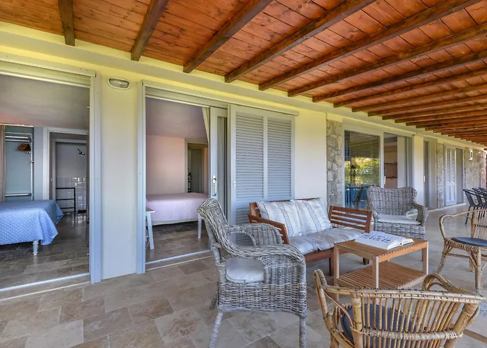 別荘 Bacio Del Sole カポリーヴェリ